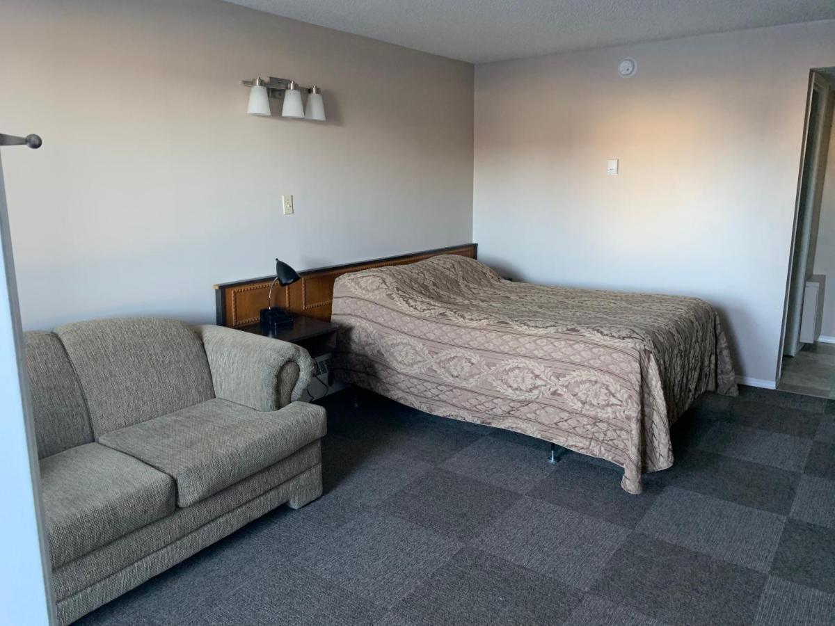 Airways Motel Cold Lake Bagian luar foto